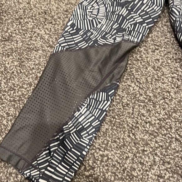 Nike Pro Capri Leggings - Picture 4 of 4